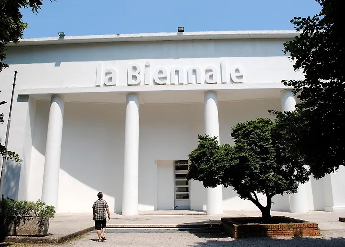 Biennale-pulse Apartman *